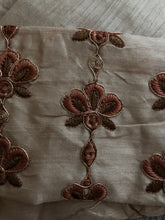 Load image into Gallery viewer, Semi Silk saree ( ready to dispatch in Uk )384