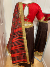 Load image into Gallery viewer, Lengha suit ready to dispatch in uk/487
