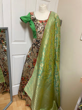 Load image into Gallery viewer, Lengha suit ready to dispatch in uk/493