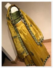 Load image into Gallery viewer, Lengha skirt with chunni and unstitched blouse piece/48