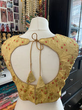 Load image into Gallery viewer, Ready made Saree blouse size 38’ 623