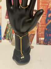 Load image into Gallery viewer, Hand ornament 1349
