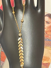 Load image into Gallery viewer, Hand ornament 1351