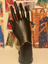 Load image into Gallery viewer, Hand ornament 1365
