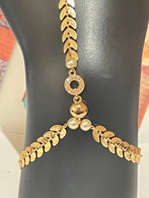 Load image into Gallery viewer, Hand ornament 1351