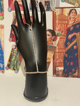 Load image into Gallery viewer, Hand ornament 1359