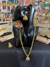 Load image into Gallery viewer, Pretty gold set 1604 ( artificial)