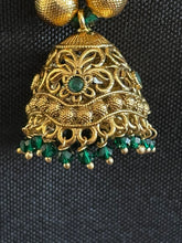 Load image into Gallery viewer, Pretty gold set 1604 ( artificial)