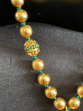 Load image into Gallery viewer, Pretty gold set 1604 ( artificial)