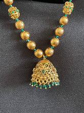 Load image into Gallery viewer, Pretty gold set 1604 ( artificial)