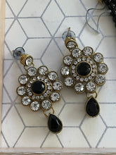 Load image into Gallery viewer, Indian choker jewellery set 2001