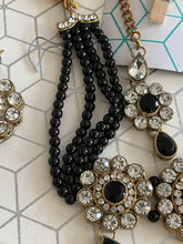 Load image into Gallery viewer, Indian choker jewellery set 2001