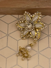 Load image into Gallery viewer, Saree pin/ broach 2137