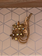 Load image into Gallery viewer, Saree broach 2132