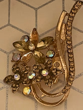 Load image into Gallery viewer, Saree broach 2132