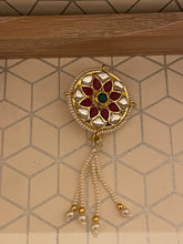 Load image into Gallery viewer, Saree broach 2121