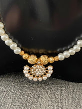 Load image into Gallery viewer, Beaded pearl set 4023