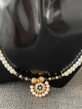 Load image into Gallery viewer, Beaded pearl set 4024