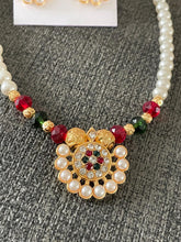 Load image into Gallery viewer, Beaded pearl set 4022