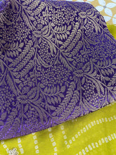 Load image into Gallery viewer, Bandhani print saree 4039 it is light olive colour