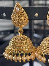 Load image into Gallery viewer, jhoomar earrings 4210