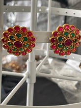 Load image into Gallery viewer, stud earrings 4223