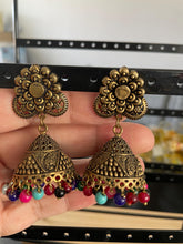Load image into Gallery viewer, Antique affect earrings 4266