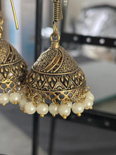 Load image into Gallery viewer, Antique affect earrings 4267