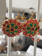 Load image into Gallery viewer, stud earrings 4221