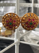 Load image into Gallery viewer, stud earrings 4222