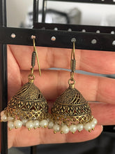 Load image into Gallery viewer, Antique affect earrings 4267