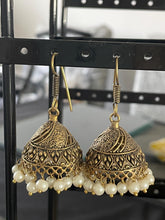 Load image into Gallery viewer, Antique affect earrings 4267