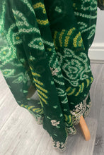Load image into Gallery viewer, Soft georgette Bandhni print saree 5032