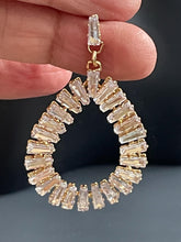 Load image into Gallery viewer, Oval shape bling earrings 6011