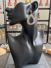 Load image into Gallery viewer, Oval shape bling earrings 6011