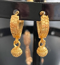 Load image into Gallery viewer, Tiny hoop earings 6028