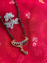 Load image into Gallery viewer, Delicate manglasutra 6081