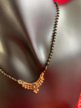 Load image into Gallery viewer, Delicate manglasutra 6083