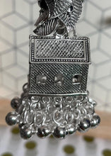 Load image into Gallery viewer, Waist jhoomka 6106 PN ( the silver coating at the top of hook has come away )