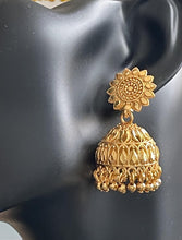 Load image into Gallery viewer, Jhoomar earrings 6003