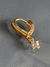 Load image into Gallery viewer, Tiny hoop earings 6029