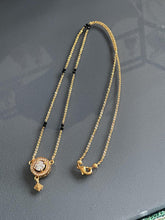 Load image into Gallery viewer, Delicate manglasutra 6061