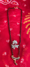 Load image into Gallery viewer, Delicate manglasutra 6081