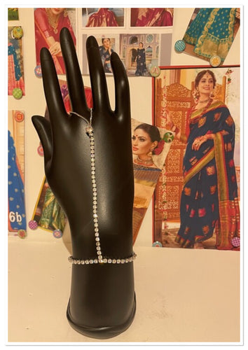 Hand ornament 1364